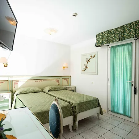 Oasi Hotel 3*