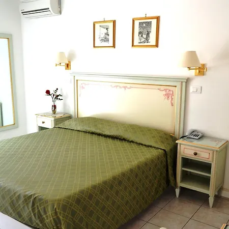Hotel Oasi 3*