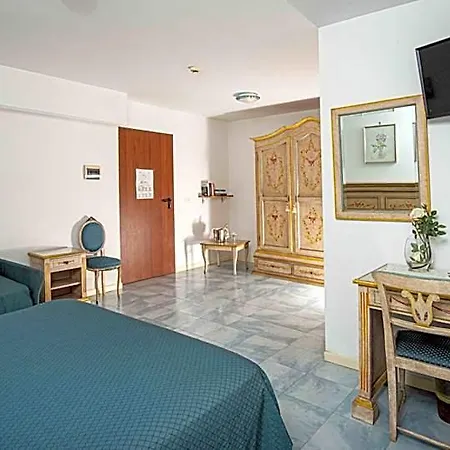 Hotel Oasi 3*