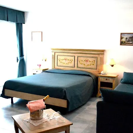 Oasi Hotel 3*
