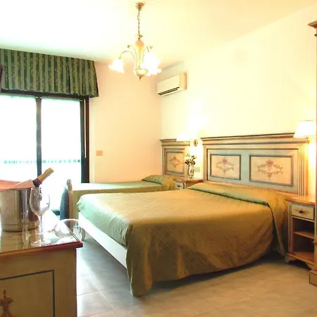 Oasi Hotel 3*